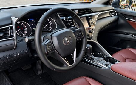 Toyota Camry, 2019 год, 1 990 000 рублей, 11 фотография