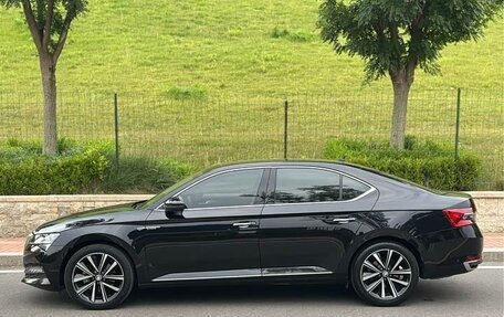 Skoda Superb III рестайлинг, 2023 год, 1 580 000 рублей, 4 фотография