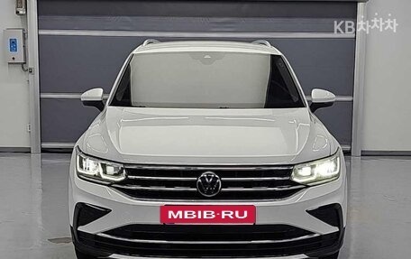 Volkswagen Tiguan II, 2023 год, 3 190 000 рублей, 2 фотография