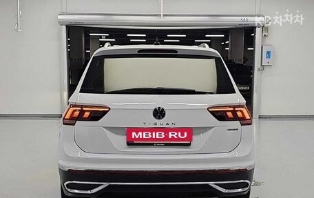 Volkswagen Tiguan II, 2023 год, 3 190 000 рублей, 3 фотография