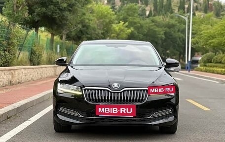 Skoda Superb III рестайлинг, 2023 год, 1 580 000 рублей, 2 фотография