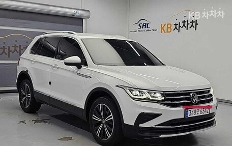 Volkswagen Tiguan II, 2023 год, 3 190 000 рублей, 4 фотография