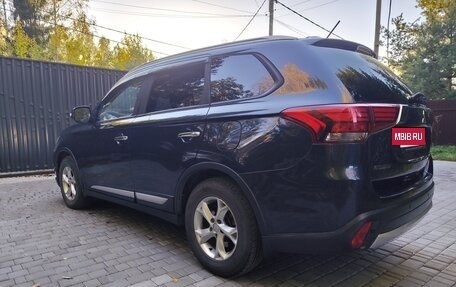 Mitsubishi Outlander III рестайлинг 3, 2016 год, 1 700 000 рублей, 6 фотография