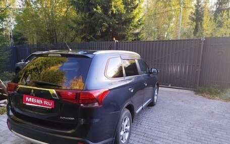 Mitsubishi Outlander III рестайлинг 3, 2016 год, 1 700 000 рублей, 4 фотография