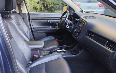 Mitsubishi Outlander III рестайлинг 3, 2016 год, 1 700 000 рублей, 14 фотография