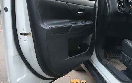 Mitsubishi Outlander III рестайлинг 3, 2012 год, 1 100 000 рублей, 11 фотография
