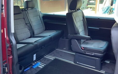 Volkswagen Multivan T6 рестайлинг, 2019 год, 5 650 000 рублей, 12 фотография