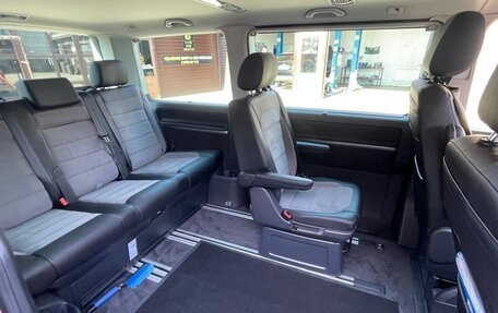 Volkswagen Multivan T6 рестайлинг, 2019 год, 5 650 000 рублей, 10 фотография