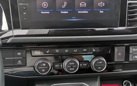 Volkswagen Multivan T6 рестайлинг, 2019 год, 5 650 000 рублей, 15 фотография