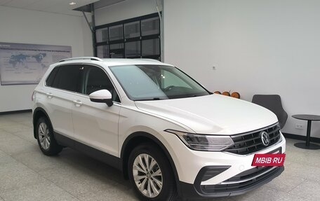 Volkswagen Tiguan II, 2020 год, 3 150 000 рублей, 3 фотография