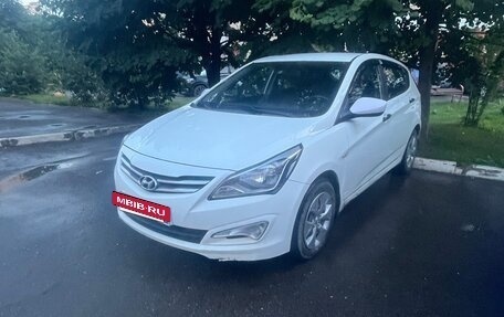 Hyundai Solaris II рестайлинг, 2015 год, 700 000 рублей, 5 фотография