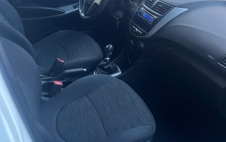 Hyundai Solaris II рестайлинг, 2015 год, 700 000 рублей, 13 фотография
