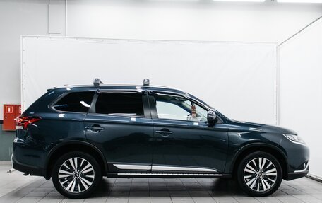 Mitsubishi Outlander III рестайлинг 3, 2019 год, 2 199 000 рублей, 6 фотография