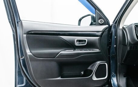 Mitsubishi Outlander III рестайлинг 3, 2019 год, 2 199 000 рублей, 9 фотография
