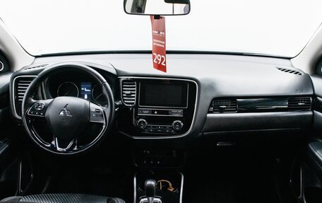 Mitsubishi Outlander III рестайлинг 3, 2019 год, 2 199 000 рублей, 13 фотография