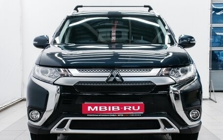 Mitsubishi Outlander III рестайлинг 3, 2019 год, 2 199 000 рублей, 2 фотография