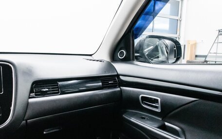 Mitsubishi Outlander III рестайлинг 3, 2019 год, 2 199 000 рублей, 14 фотография
