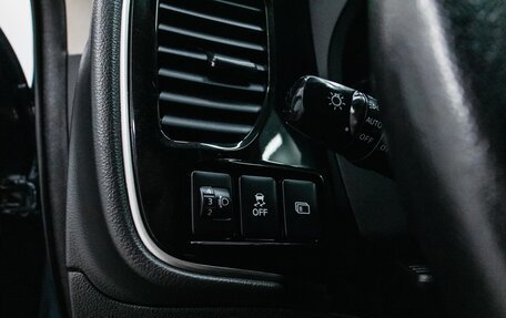 Mitsubishi Outlander III рестайлинг 3, 2019 год, 2 199 000 рублей, 16 фотография