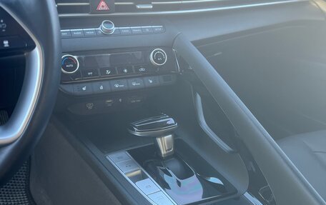 Hyundai Elantra, 2023 год, 1 980 000 рублей, 8 фотография