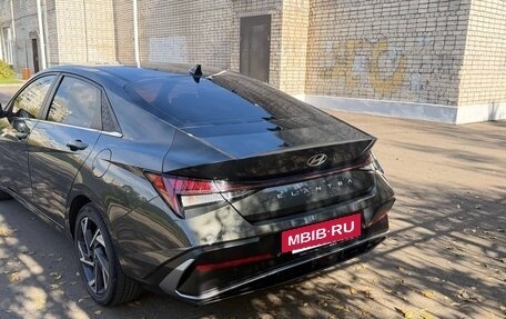 Hyundai Elantra, 2023 год, 1 980 000 рублей, 7 фотография