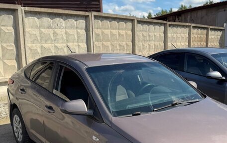 Hyundai Solaris II рестайлинг, 2019 год, 630 000 рублей, 2 фотография