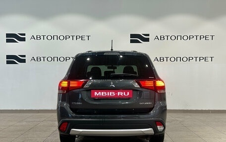 Mitsubishi Outlander III рестайлинг 3, 2015 год, 1 399 000 рублей, 6 фотография