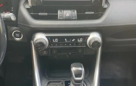 Toyota RAV4, 2020 год, 2 950 000 рублей, 9 фотография
