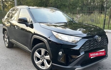 Toyota RAV4, 2020 год, 2 950 000 рублей, 2 фотография