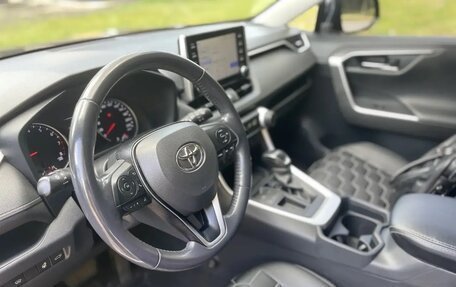 Toyota RAV4, 2020 год, 2 950 000 рублей, 8 фотография