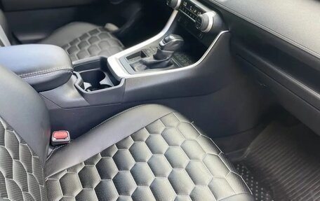 Toyota RAV4, 2020 год, 2 950 000 рублей, 12 фотография