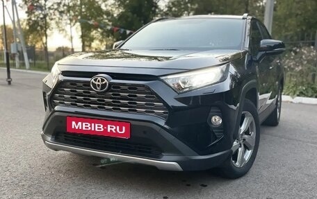 Toyota RAV4, 2020 год, 2 950 000 рублей, 3 фотография