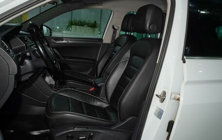 Volkswagen Tiguan II, 2018 год, 1 898 000 рублей, 10 фотография
