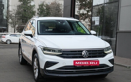 Volkswagen Tiguan II, 2021 год, 2 600 000 рублей, 3 фотография