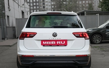Volkswagen Tiguan II, 2021 год, 2 600 000 рублей, 5 фотография