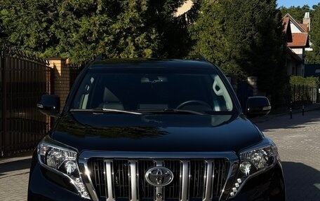 Toyota Land Cruiser Prado 150 рестайлинг 2, 2016 год, 4 200 000 рублей, 3 фотография