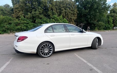 Mercedes-Benz E-Класс, 2018 год, 3 500 000 рублей, 6 фотография