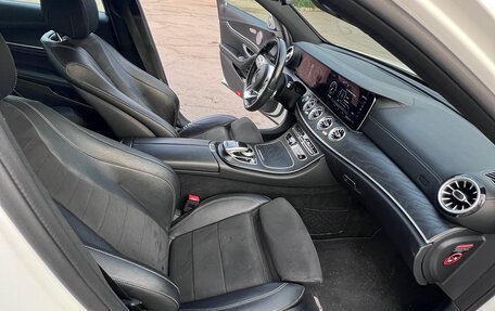 Mercedes-Benz E-Класс, 2018 год, 3 500 000 рублей, 10 фотография