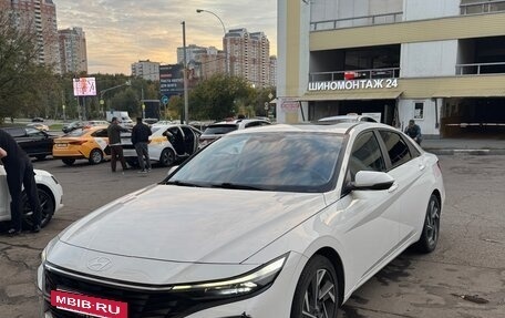 Hyundai Elantra, 2023 год, 2 320 000 рублей, 2 фотография