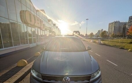 Volkswagen Tiguan II, 2019 год, 2 700 000 рублей, 2 фотография