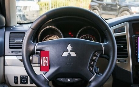 Mitsubishi Pajero IV, 2017 год, 2 499 000 рублей, 16 фотография