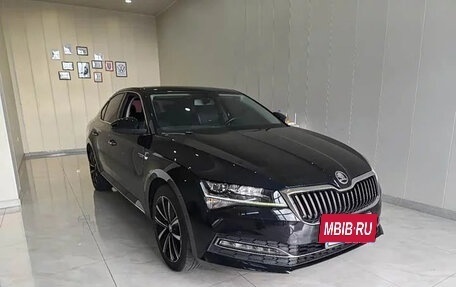 Skoda Superb III рестайлинг, 2023 год, 1 900 000 рублей, 3 фотография