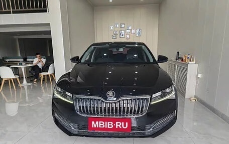Skoda Superb III рестайлинг, 2023 год, 1 900 000 рублей, 2 фотография