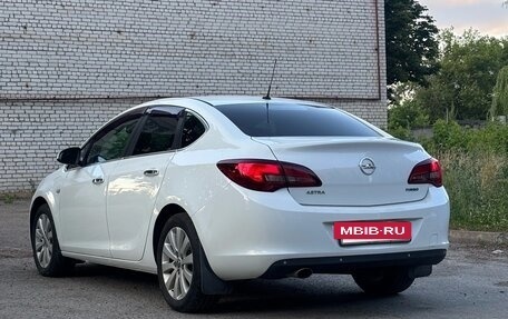 Opel Astra J, 2013 год, 830 000 рублей, 14 фотография