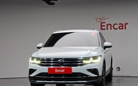 Volkswagen Tiguan II, 2023 год, 4 299 666 рублей, 2 фотография