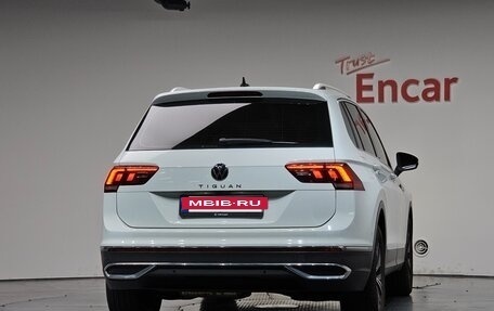Volkswagen Tiguan II, 2023 год, 4 299 666 рублей, 3 фотография