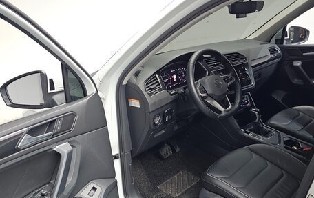 Volkswagen Tiguan II, 2023 год, 4 299 666 рублей, 21 фотография