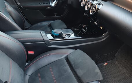 Mercedes-Benz CLA, 2019 год, 2 600 000 рублей, 5 фотография