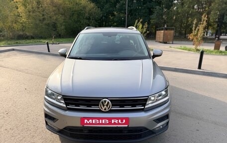 Volkswagen Tiguan II, 2018 год, 2 700 000 рублей, 2 фотография