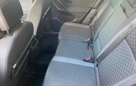 Volkswagen Tiguan II, 2018 год, 2 700 000 рублей, 17 фотография