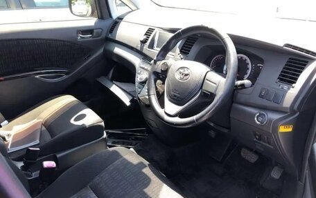 Toyota ISis I, 2013 год, 1 500 000 рублей, 6 фотография